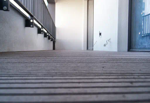 Realizacja, deska tarasowa kompozytowa, Ursus, marzec 2020. Foto01.